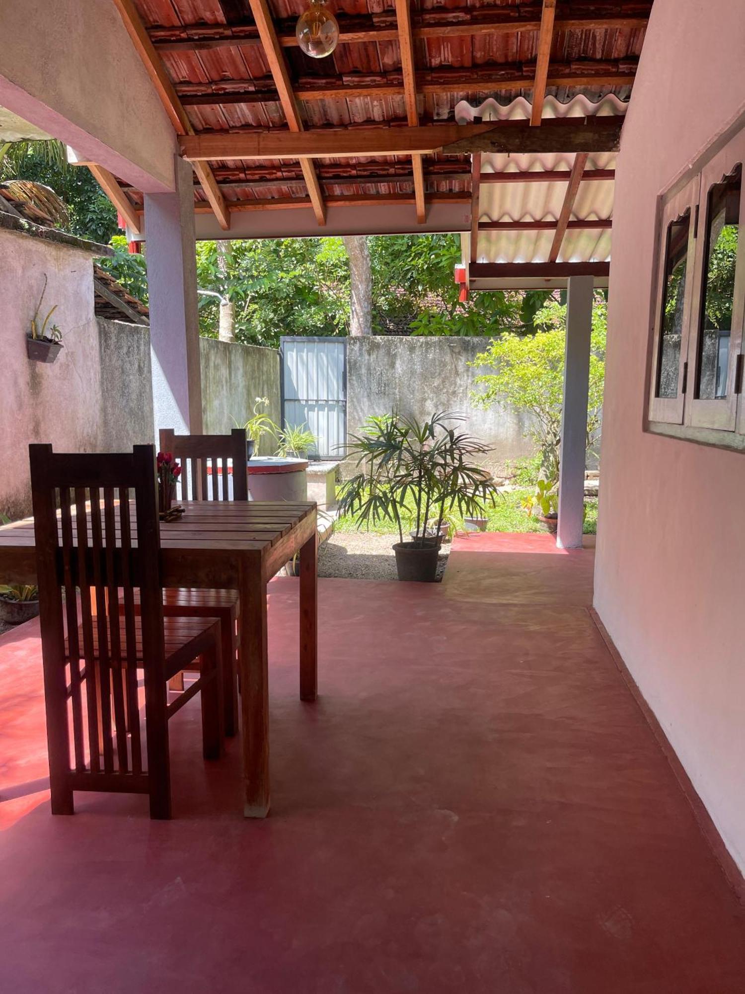 Ostello Surf Resort Ahangama Exterior foto